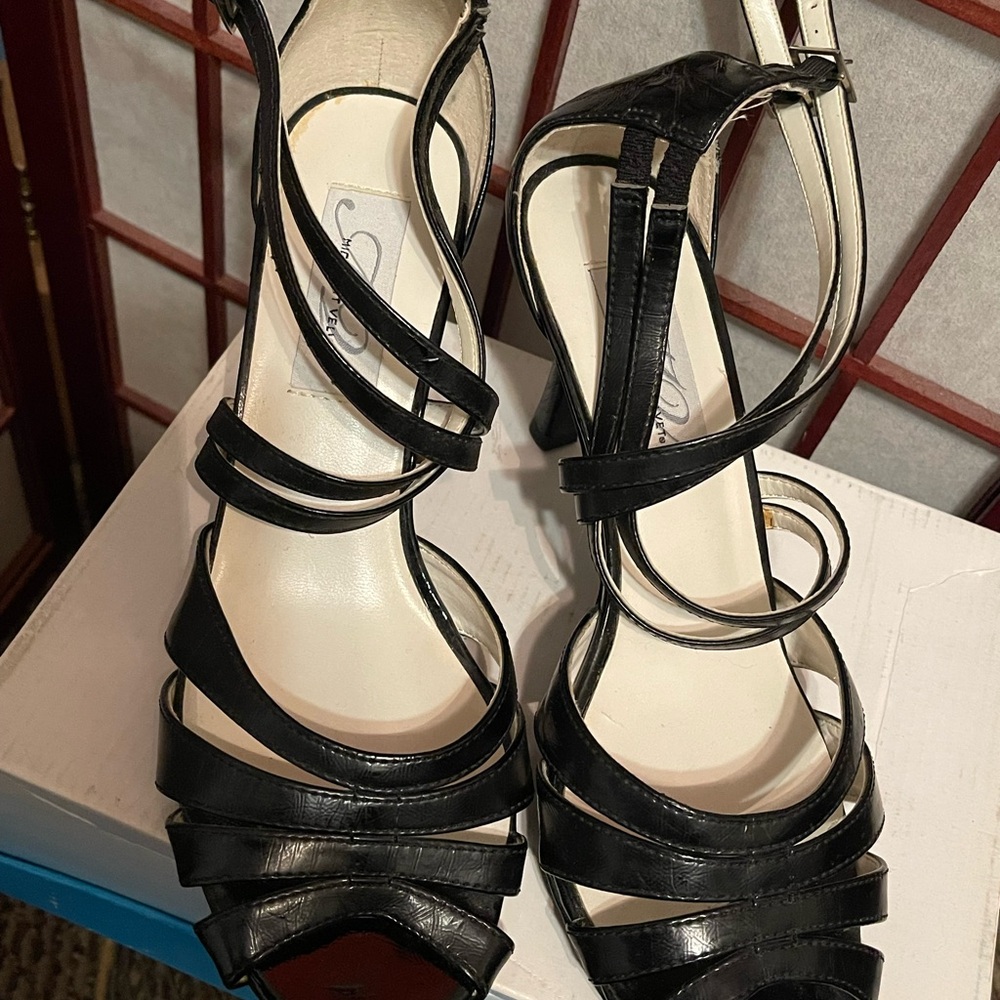 Midnight Velvet Black Heels with Strappy Design! 8.5Wide Never worn.